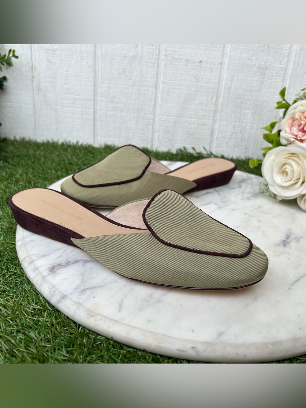 VERONICA BEAED Moritz
Women's Olive Green Slip-On Mule Flats with Dark Trim SZ 5